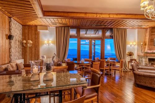 Posezení v ubytování Alpen House Hotel & Suites