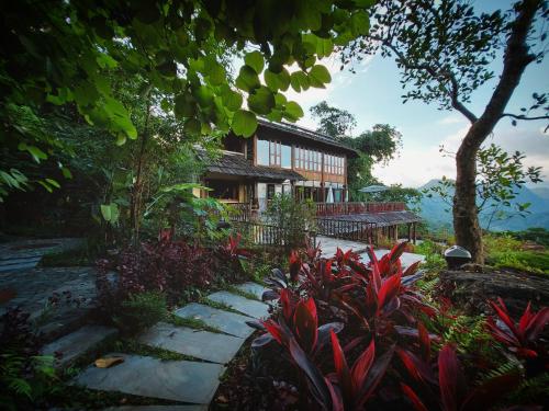 Κήπος έξω από το Amigo Pu Luong