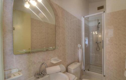 Ένα μπάνιο στο L'AMANDIER -LE FIGUIER-LES LAURIERS ROSES