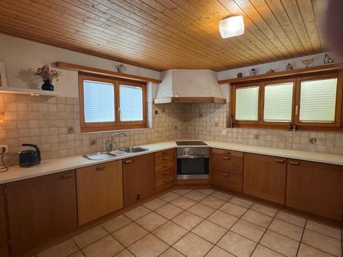 Kuchyň nebo kuchyňský kout v ubytování Big Apartment nearby Interlaken Parking