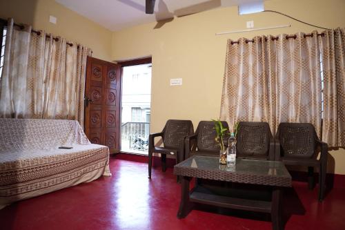 Χώρος καθιστικού στο Ajjana Mane Service apartment