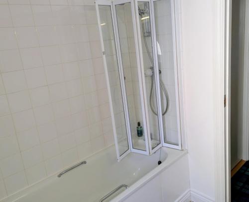 Et badeværelse på Littlebay Penthouse