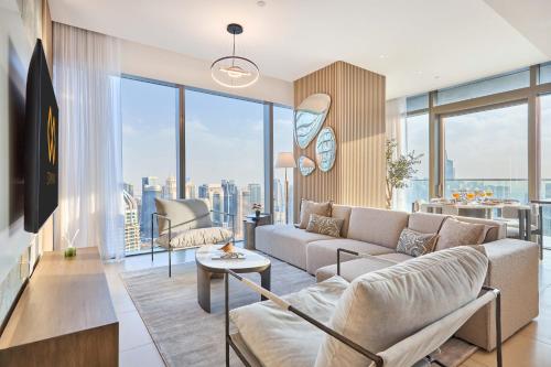 Luxury High Floor 4 Bedrooms with Marina Views by Stayfinity