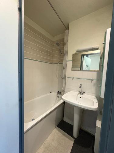 Ένα μπάνιο στο Hirmentaz