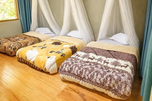 En eller flere senge i et værelse på Quốc Cảnh Homestay