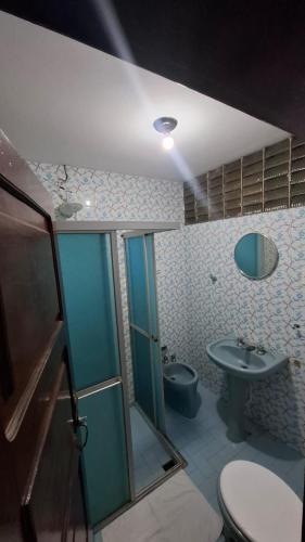 a bathroom with a toilet and a sink at Pousada Aconchegante in Jequié