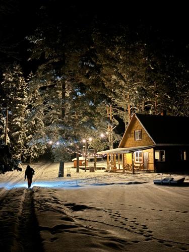 Το Forest house Einblūti τον χειμώνα