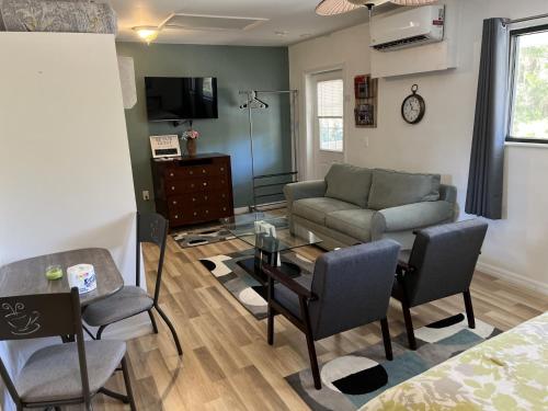 Μια τηλεόραση ή/και κέντρο ψυχαγωγίας στο Condo1 Old Homosassa Fl