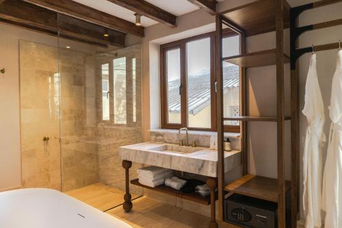 a bathroom with a sink and a shower at Hotel Palacio del Agua by Faranda Boutique in Cartagena de Indias