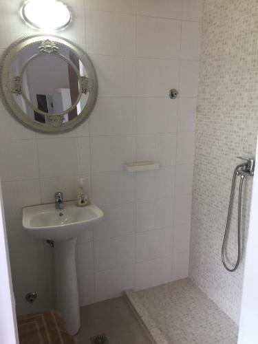 Ένα μπάνιο στο Orange House