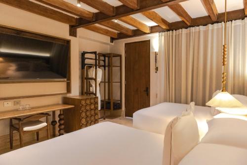 a hotel room with a bed and a television at Hotel Palacio del Agua by Faranda Boutique in Cartagena de Indias