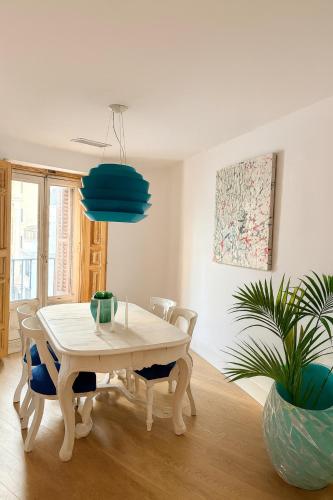 Sunny Attic in Gran Vía, 10 min from Justicia