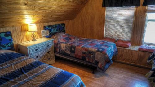 Ένα ή περισσότερα κρεβάτια σε δωμάτιο στο Crider's On The Frio