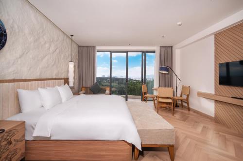 Кровать или кровати в номере Hoi An Beachfront Resort & Apartment