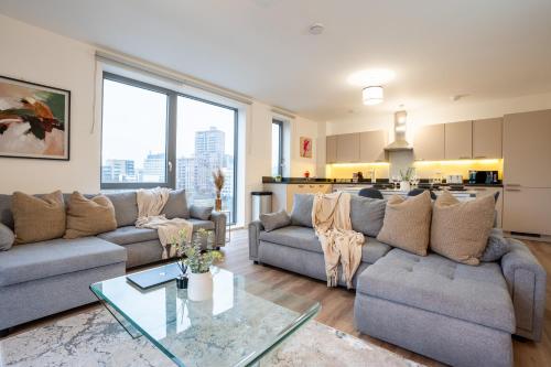 Χώρος καθιστικού στο Central Wembley Stadium Luxe Stay with Pool Table