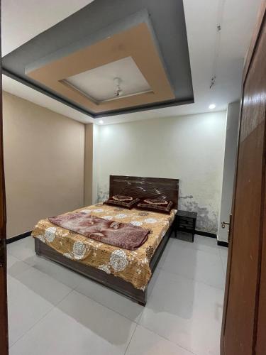 a bedroom with a bed in a room at Sherazi Arcade in Islamabad