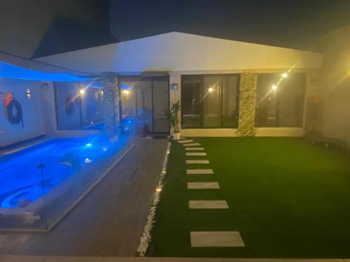 Swimmingpoolen hos eller tæt på شاليه كاسا بيرلا - Casa Pearla