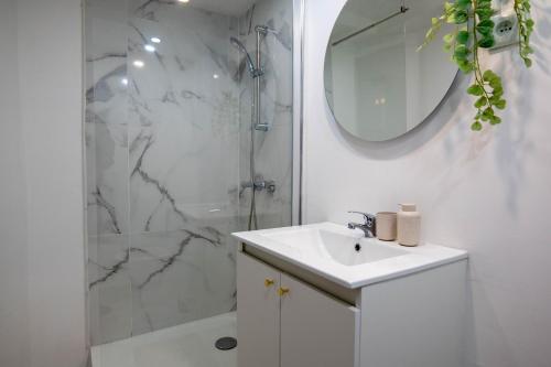 Un baño de Studio de Luxe Entièrement Neuf - Proche Paris