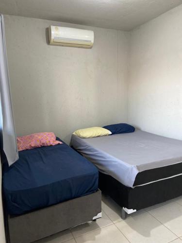 Ένα ή περισσότερα κρεβάτια σε δωμάτιο στο Casa do Vento - 100mts do mar