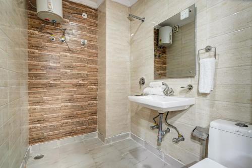 Ένα μπάνιο στο Yashobhoomi Grand