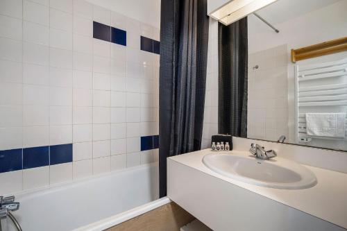 Mountain View Ski-In and Ski-Out Apartment - La Reine Blanche