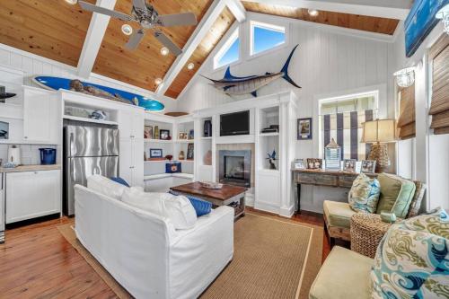 Η κουζίνα ή μικρή κουζίνα στο Destin Harbor Cottage Boat Slip Pickleball Fun