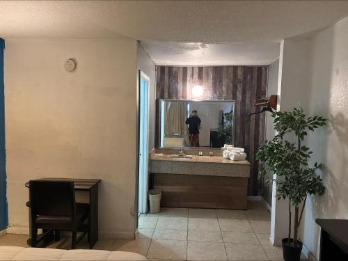 Ένα μπάνιο στο America's Best Value Inn