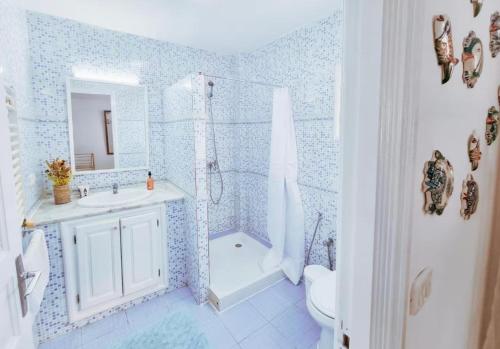 Ένα μπάνιο στο urban oasis in harhoura steps from the beach