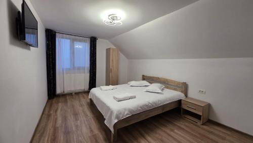 Ένα ή περισσότερα κρεβάτια σε δωμάτιο στο Pensiunea Heaven