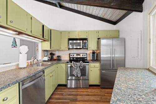 Η κουζίνα ή μικρή κουζίνα στο Chic 2 BD 2 BA Near Skiing Fireplace etc