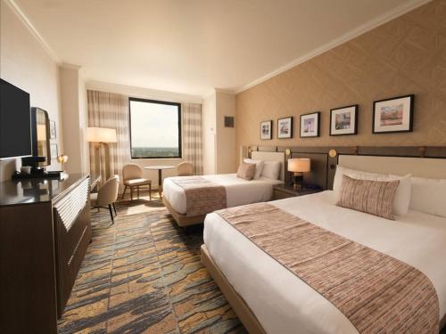 Un pat sau paturi într-o cameră la Hotel Atlantis Suites By signature Stays