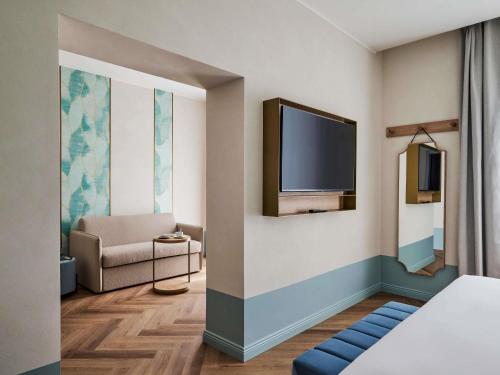 Μια τηλεόραση ή/και κέντρο ψυχαγωγίας στο Hotel Giacomo Morra Alba - Handwritten Collection