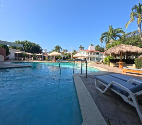 Bazén v ubytování Mar y Cocos Hotel & Villas nebo v jeho okolí