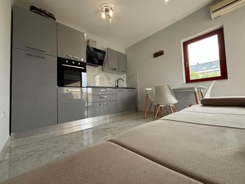 Nhà bếp/bếp nhỏ tại Apartman Sukošan Elvis