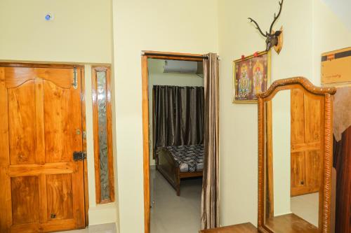 Postel nebo postele na pokoji v ubytování Neithal Illam