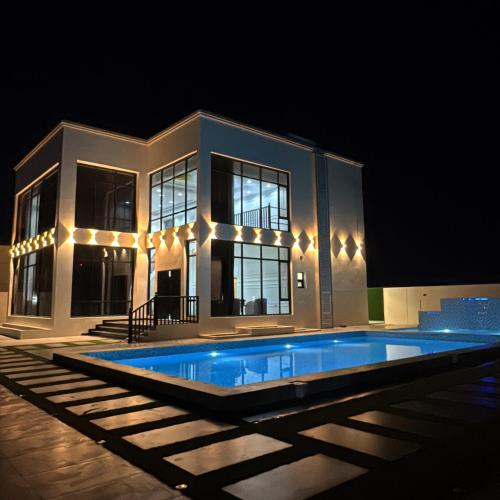 Piscina a شاليه نهار o a prop