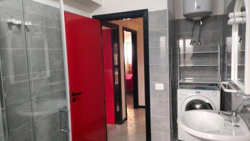 Ένα μπάνιο στο La Cattolica