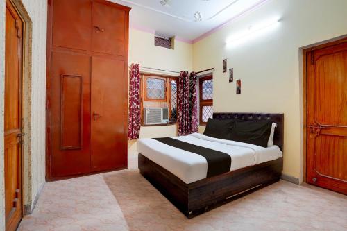 Ένα ή περισσότερα κρεβάτια σε δωμάτιο στο Hotel O HEAVEN HOME STAY