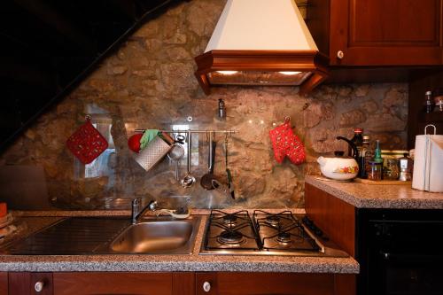 Ett kök eller pentry på Stone House in Majella Park