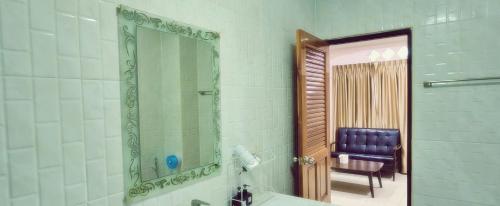 Ένα μπάνιο στο Marin House Pattaya