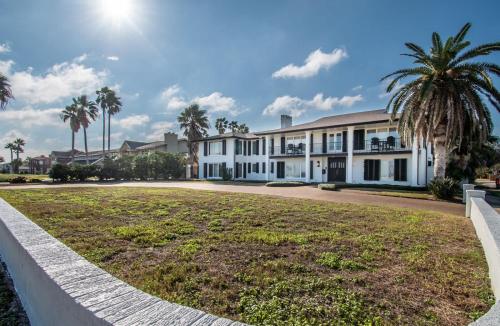 En have udenfor Ocean Drive Grand Estate Sleeps 52 Pool