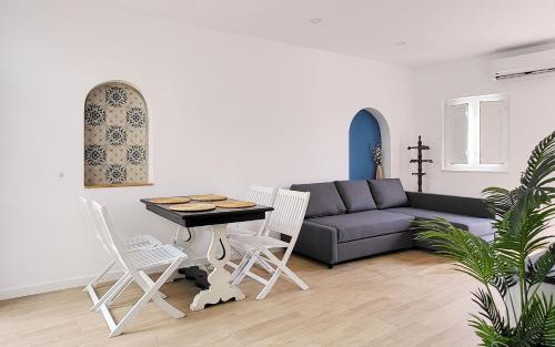 a living room with a couch and a table and chairs at Casa Elvas Antiqua in Elvas