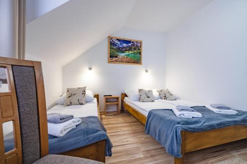 Ένα ή περισσότερα κρεβάτια σε δωμάτιο στο Pokoje gościnne Skwarek