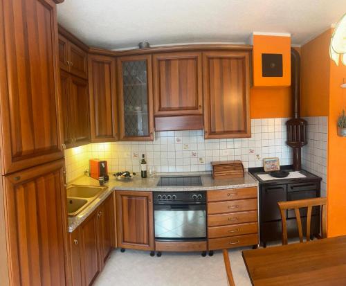 Η κουζίνα ή μικρή κουζίνα στο Appartamento Solluna