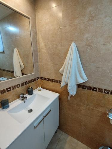 a bathroom with a white sink and a mirror at sol y arena in Santa Pola