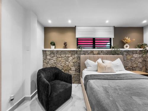 En eller flere senge i et værelse på Hyde Park 2 Comfy Apt with Parking San Juan