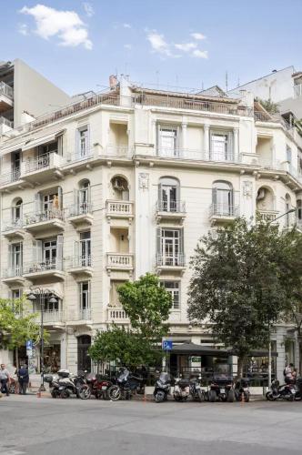 Basquiat - Gallery Style Central Neoclassical Apartment