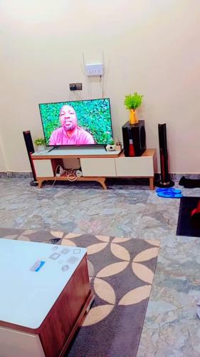 TV a/nebo společenská místnost v ubytování kanoukagni Ouagadougou BF