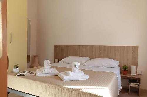 a bedroom with two towels on top of a bed at Casa Orchidea in Botricello