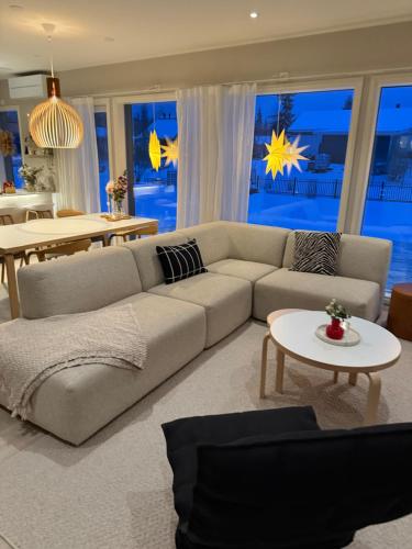 Χώρος καθιστικού στο Finnish design villa with outdoor jacuzzi